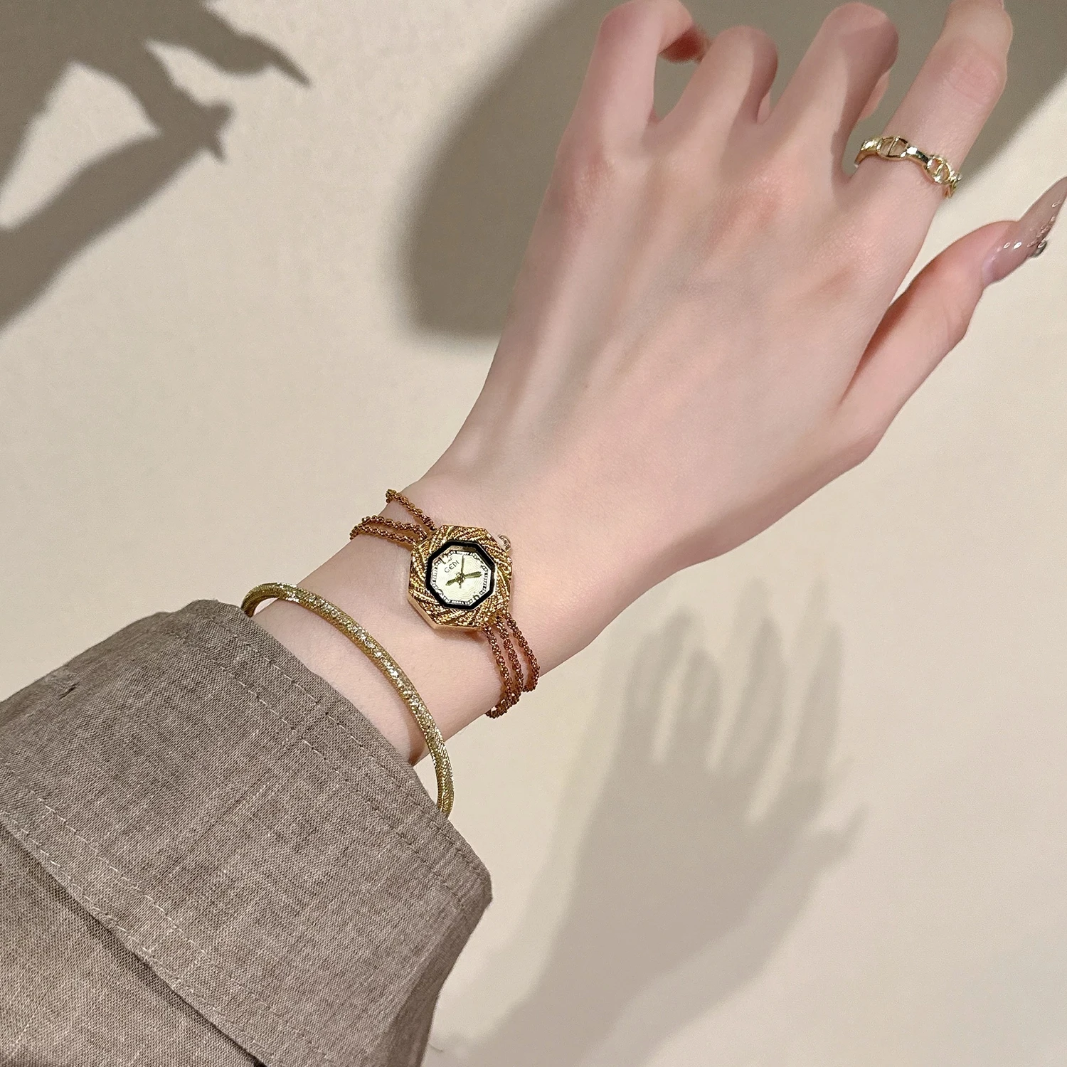 جديد خمر المرأة ساعات كوارتز فاخرة الراقية الذهب سلسلة السيدات ساعات يد شخصية الإبداعية المرأة ساعة مجوهرات