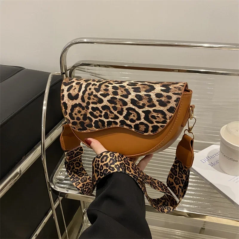 

Simple and trendy versatile square bag strap leopard print shoulder bag