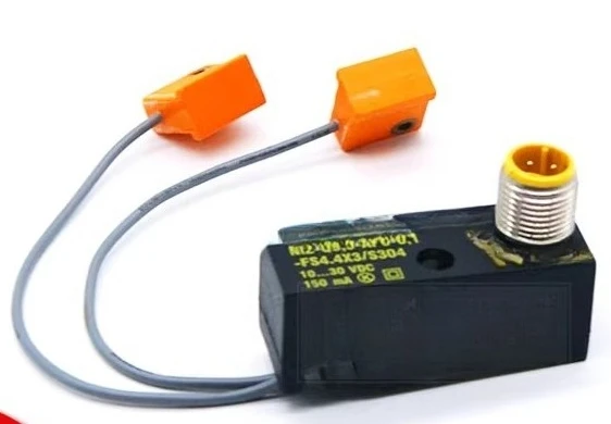 

Brand New Original NI2-Q9.5-AP6-0.1-FS4.4X3/S304 1650065 Proximity Switch