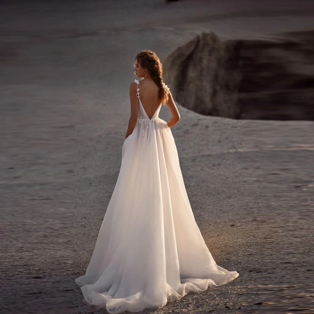 Customized Fancy Charming A-line Wedding Dresses for Bride Lace Applique Spaghetti Straps Sweep Train Backless Vestidos De Noiva