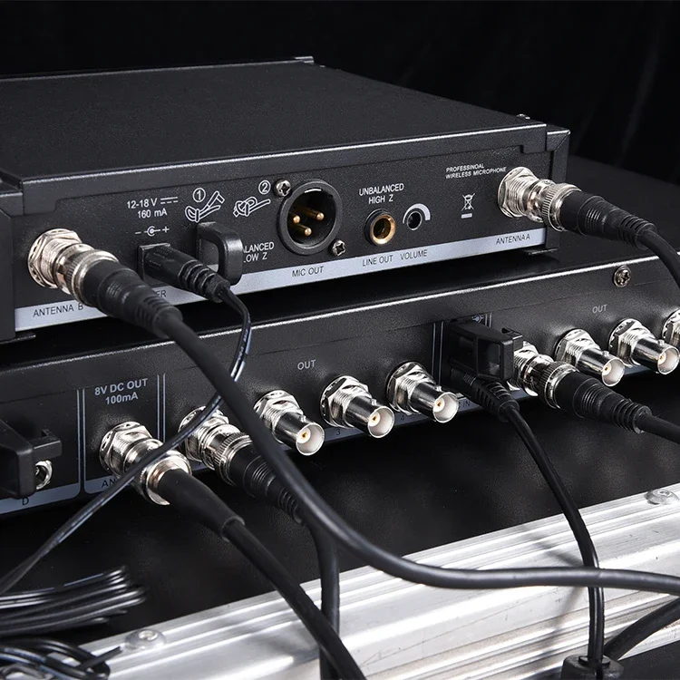 Sistema amplificador de antena distribuída com microfone sem fio UA845E UHF