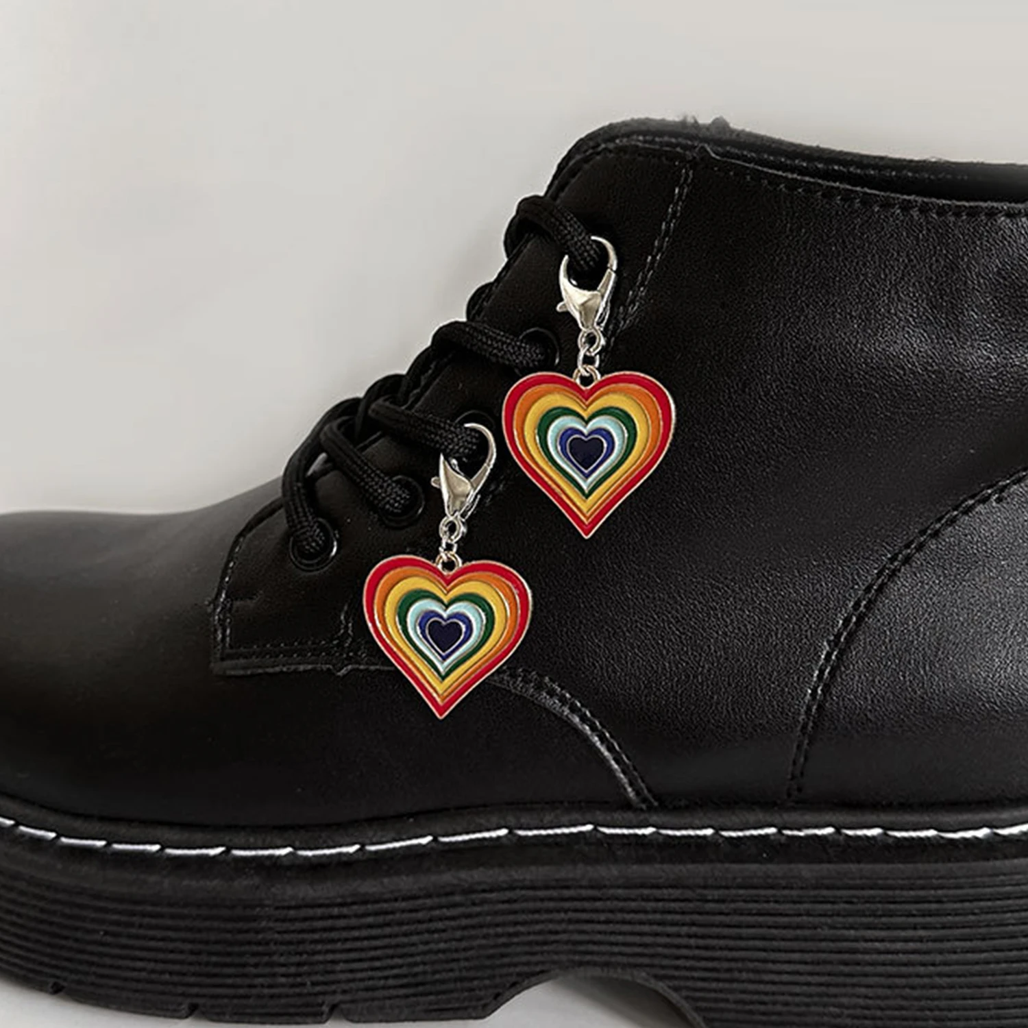 

1PC Enamel Rainbow Hearts Martin Boots Shoes Buckles Decoration Colorful Metal Snap Hook Shoes Accessories Creative Jewelry New