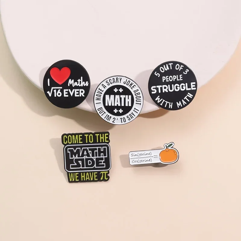 Saya suka matematika Enamel pin datang ke persamaan matematika Lapel lencana aksesoris lucu logam bros perhiasan untuk teman-teman grosir