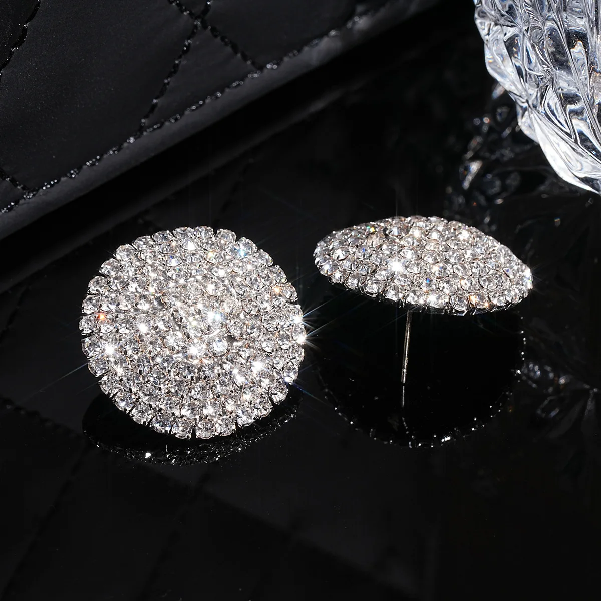 Silver needle super flash simple diamond round earrings light luxury high-end earrings fashion temperament earrings design sense