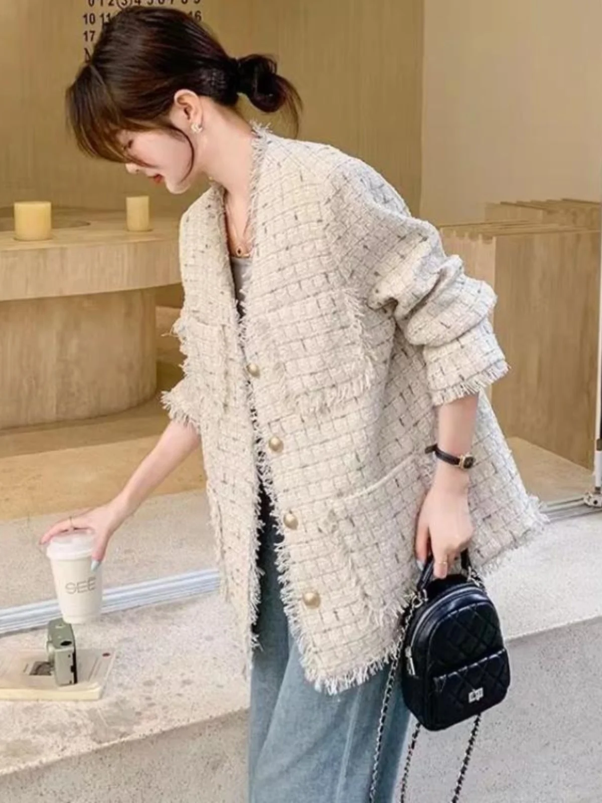 casaco-feminino-elegante-estilo-coreano-novo-de-outono-em-tweed-grosso-com-borlas-estilo-little-fragrance-e-capuz