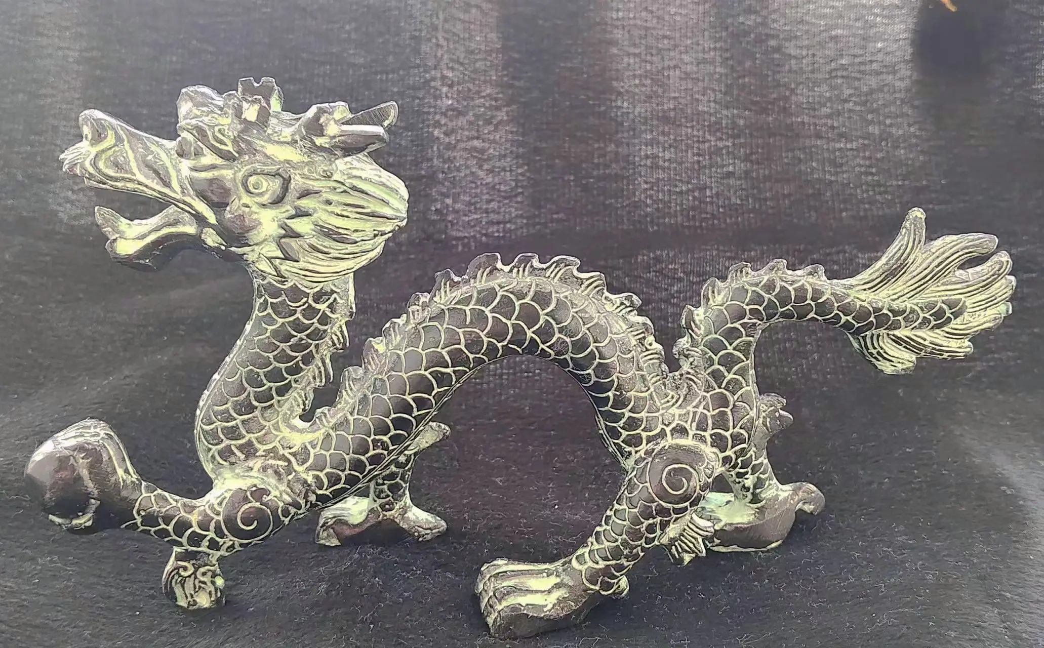Feng Shui bronze dragon catching beads ornaments lucky home crafts decorative art