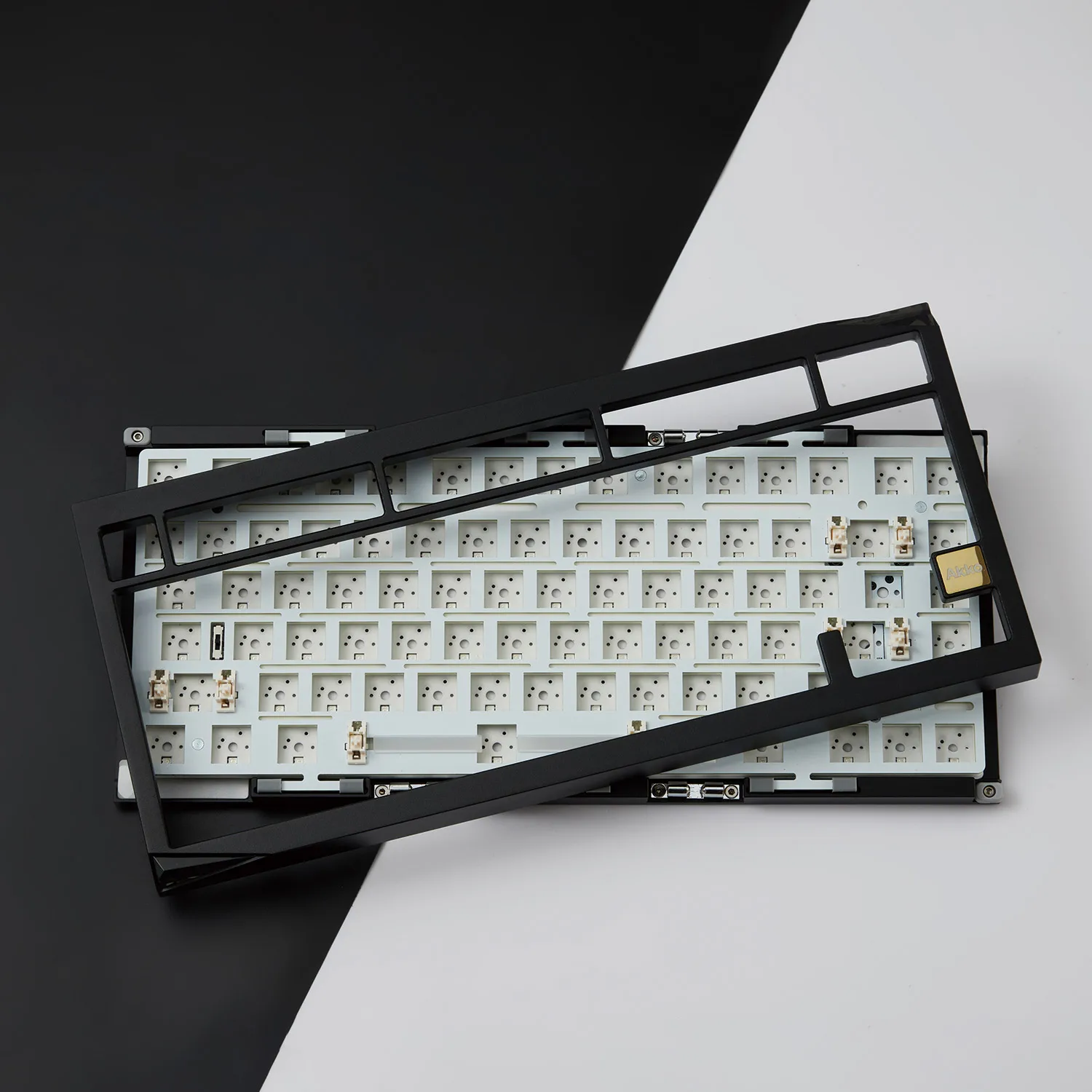 Kit de Teclado Mecânico Akko Mineral 01 Barebone em Alumínio 75% 81 Teclas VIA RGB Hot Swap Tri-mode Sem Fio Personalizável