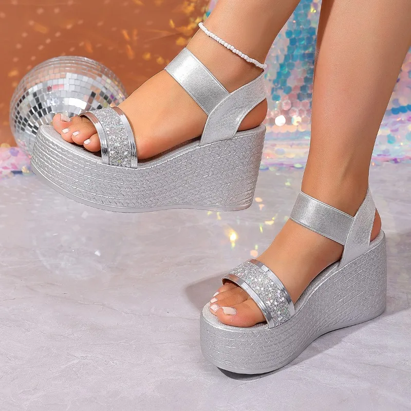 Women’s Plus-Size Sandals – New Summer Arrivals: Chunky-heeled wedges with a raised sole