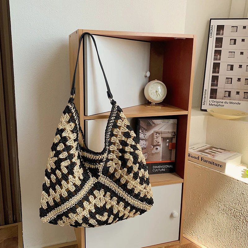 Popular Women's Woven Straw Shoulder Bag Medium Size Handbag With Handle For Beach Vacation