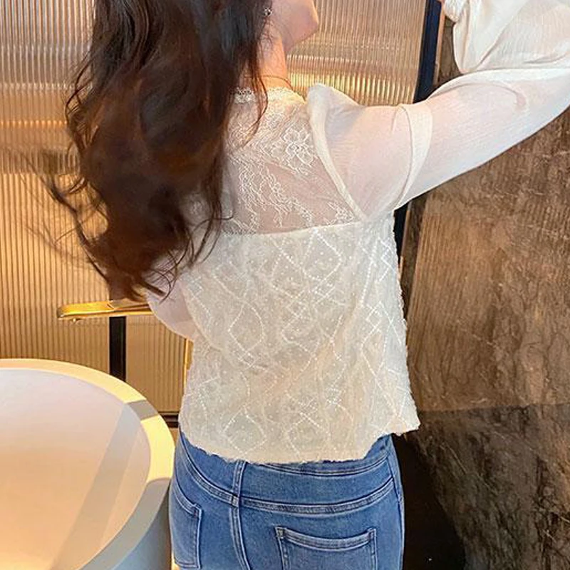 女性用ラインストーンボタン付きスパンコールブラウス、Vネックシャツ、長袖、女性用スリムトップ、スタイリッシュなレースパッチワーク、ヴィンテージでエレガント、シック