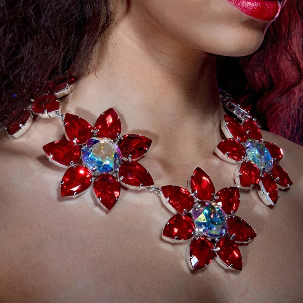 

Fashion Red Rhinestone Oversized Flower Pendant Choker Necklace for Women Charm Exaggerated Collar Chain Neck Jewelry Gift