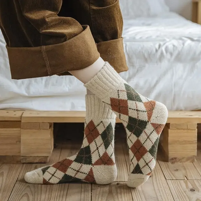 3 Pairs Women Plaid Crew Socks Retro Checkered Socks Soft Warm Casual Mid Calf Socks Daily Wear