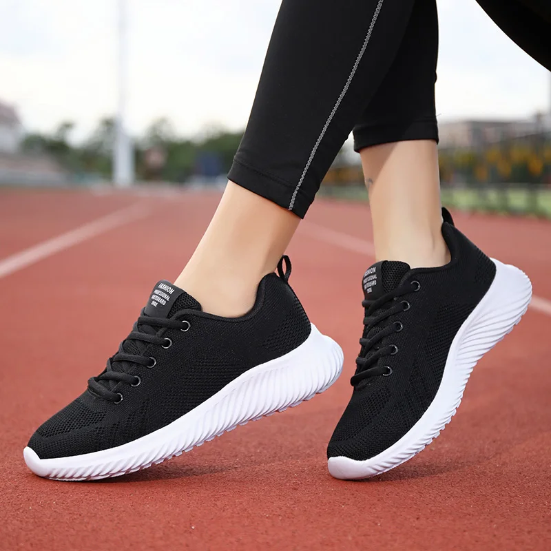 Summer New Mesh Running Sneakers Outdoor Versatile Soft Sole Comfortable Designer Tennis Hiking Vulcanized Shoes for Women 2024