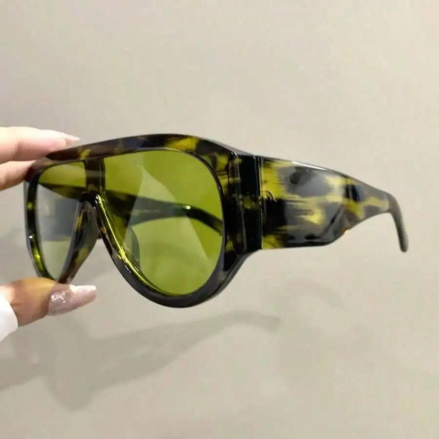 Oversized Shield-St…