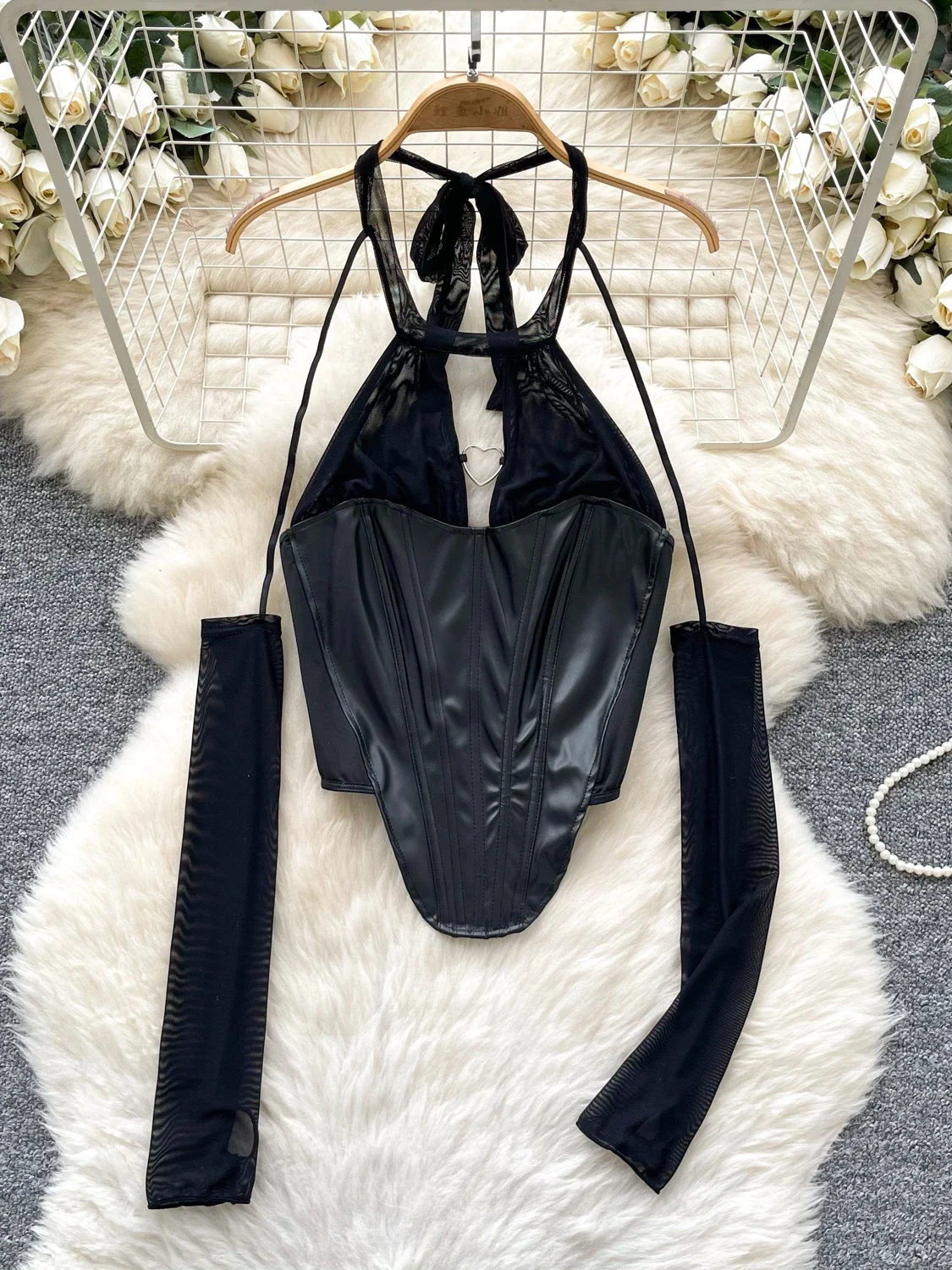 

SsTss Новая летняя сексуальная уличная рубашка из искусственной кожи для девочек - сетчатый топ с открытой спиной и узором «рыбий кости», блузка в мото-стиле