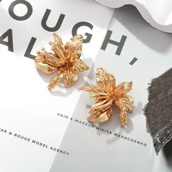 Metal Floral Geometric Stud Earrings for Women New Trend Glamour Design Jewelry Party AccessoriesZAA