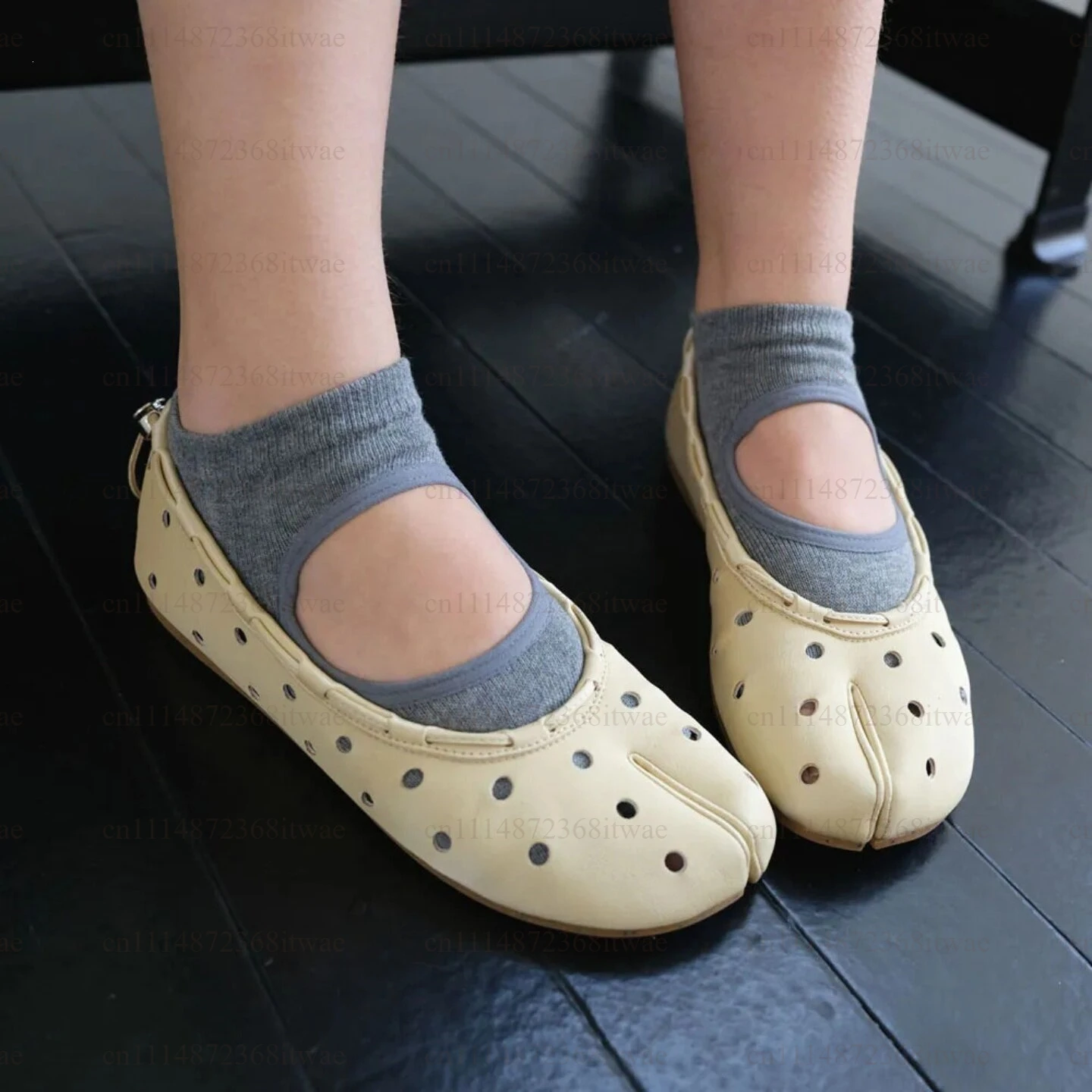 Women Split Toe Flat Ballet Shoes Hollow Breathable Hole Design Drawstring Strap Lightweight Casual Slip‑on Daily Walking Flats