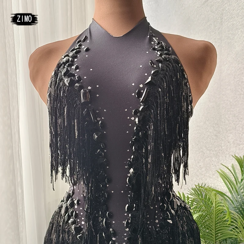 Corsetti con frange e paillettes scintillanti con strass, costumi da discoteca per feste da donna, costumi da cantante e troupe da ballo indossati sul palco