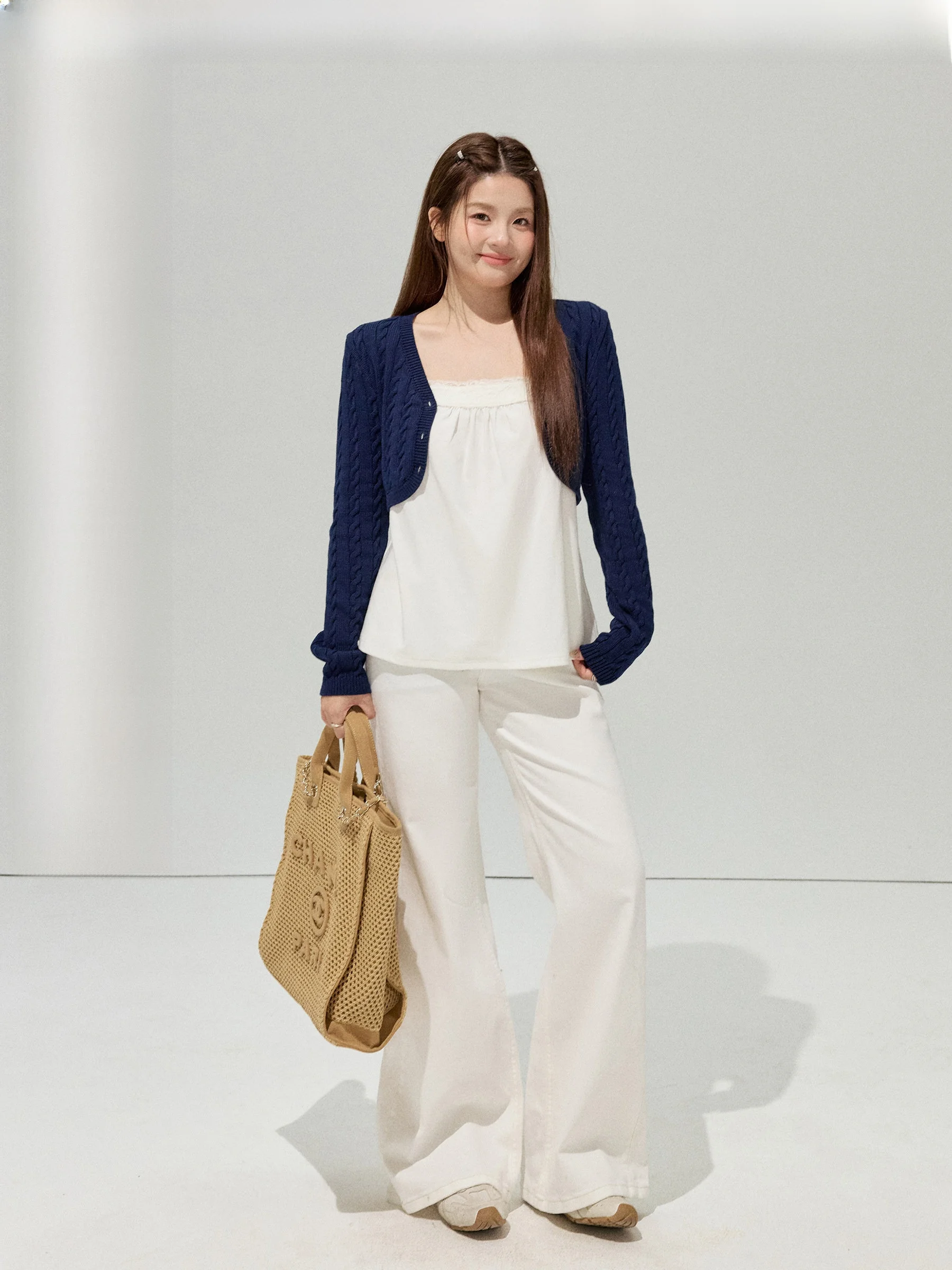 

Комплект Jiulu Studio "Lie Whisperer": вязаный укороченный топ и джинсы больших размеров для полных женщин, для повседневной носки