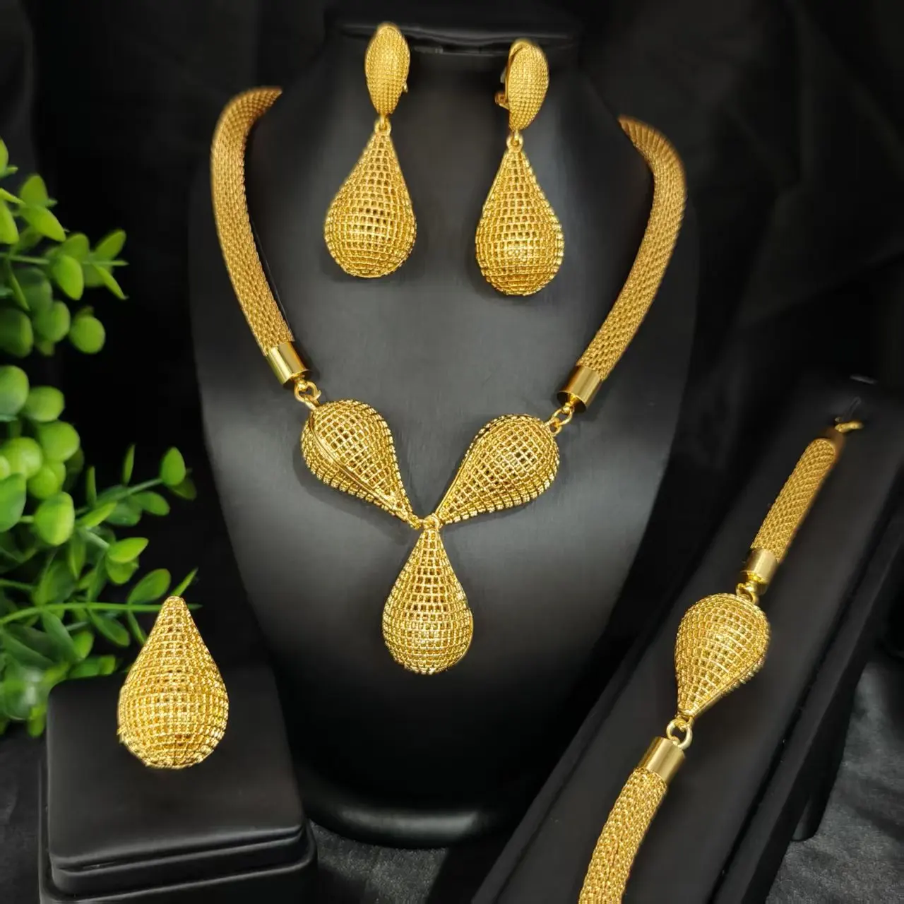 

Fashion Gold Color Jewelry for Women Necklace Earrings Bracelet Ring Set Party Accessories Dubai India Africa Gift