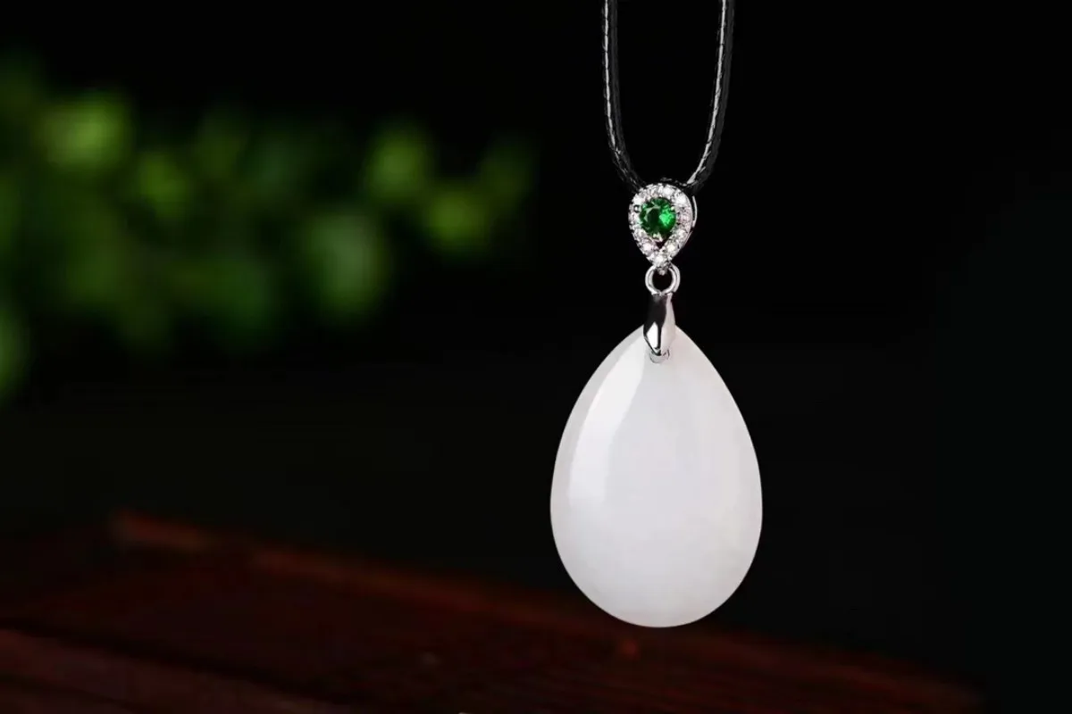 

Xinjiang Gold Silk Jade Alloy Silver Inlay Drop-shaped Silver Necklace Female Pendant Pendant