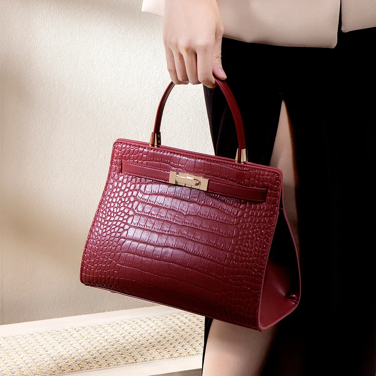 حقيبة يد كروس فاخرة ذات سعة كبيرة للنساء جديدة 2025 حقيبة أمي عصرية أنيقة محفظة للسيدات حقيبة كتف أنيقة