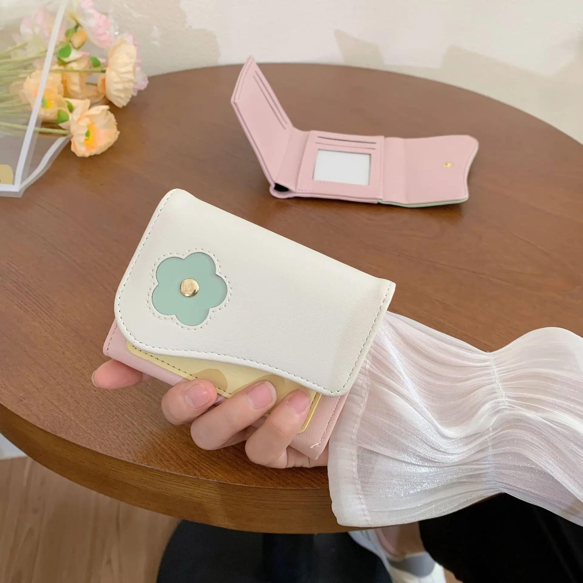

Новый женский кошелек, женский короткий студенческий кошелек с несколькими картами, держатель для карт со свежим цветком, большая вместительная сумка для карт, кошелек для монет, кошелек для девочек C312