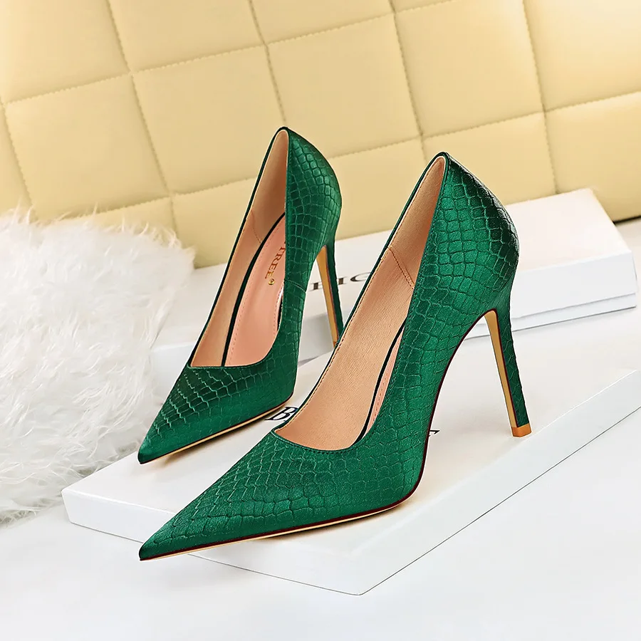 Silk Pointed Heel Shoes Women 2023 Thin Heel High-heeled Satin Elegant High Heels Shoes Plus Size 42 43 Hollow Pumps