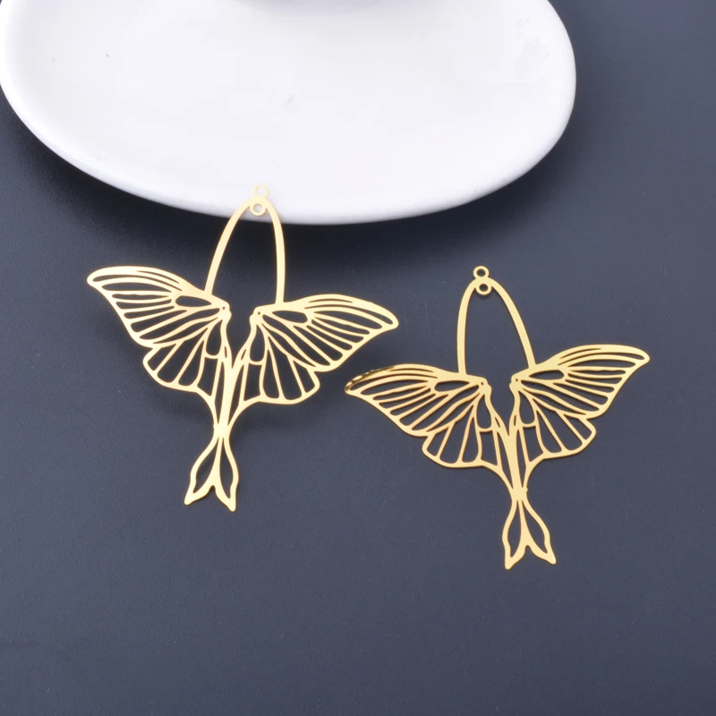 10 Stück Messing-Filigran-Anhänger mit ausgehöhlten Motiven von Motte, Schmetterling und Meerjungfrau, Edelstahl, goldfarben, für DIY-Schmuckherstellung von Ohrringen. – Detail 4