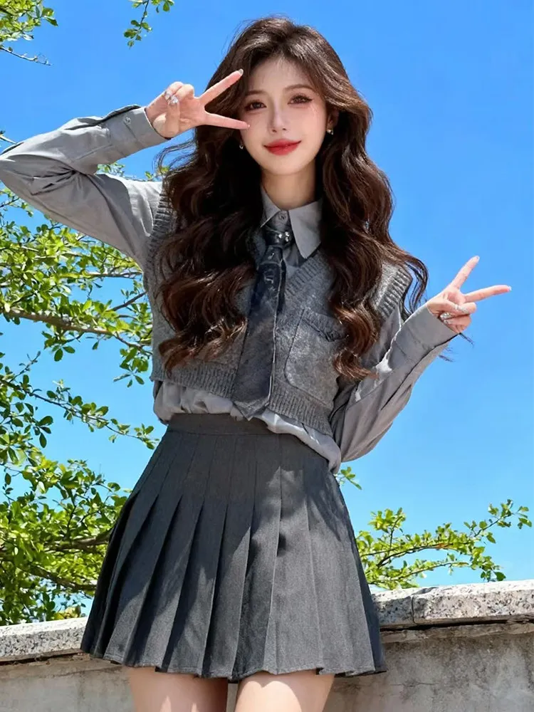 

Корейский весенний комплект: женский жилет в студенческом стиле, рубашка с воротником-хомутом, плиссированная короткая юбка, комплект из трех предметов