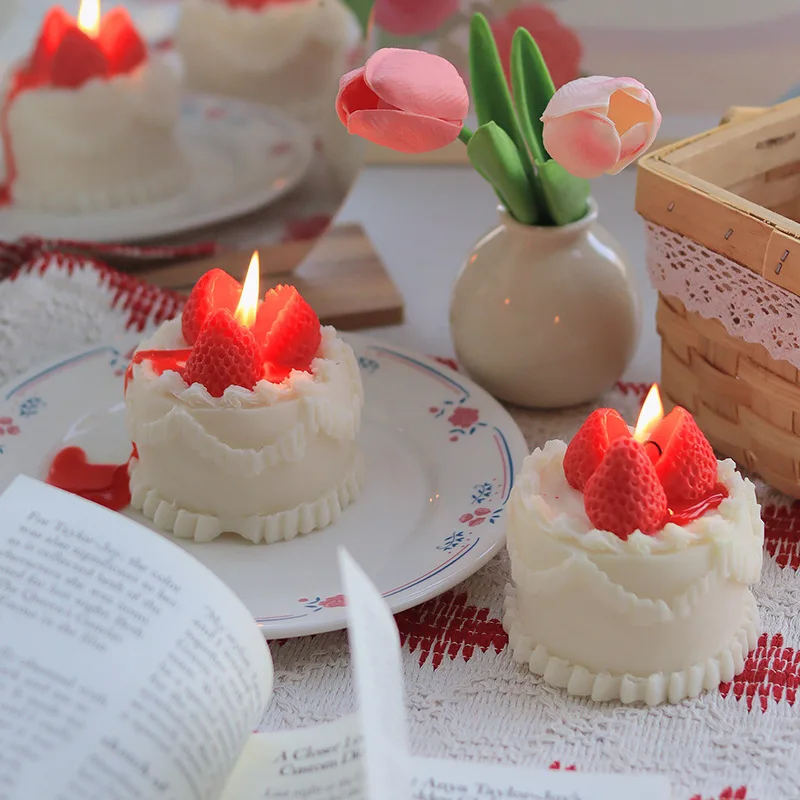 

Strawberry Cake scented Candle. Send the Girls' Valentine's Day Birthday Gift Wedding Senior companion Gift Fragrance Decoration