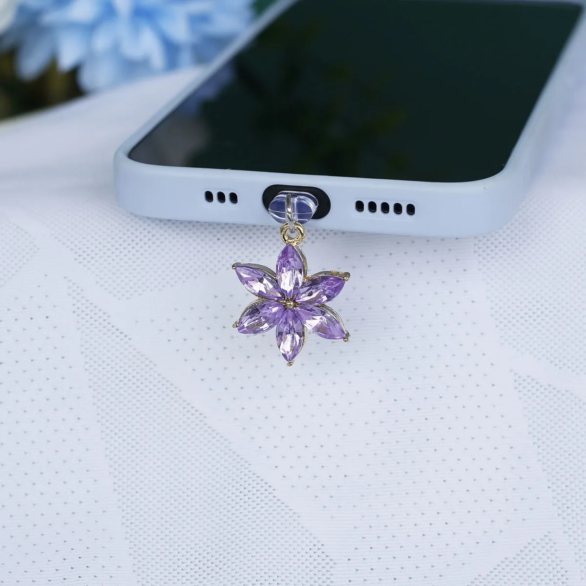 Decorazione per accessorio fiore esagonale in cristallo con pendente antipolvere per telefono cellulare per porta di tipo C per Iphone con cordino per prevenire la perdita