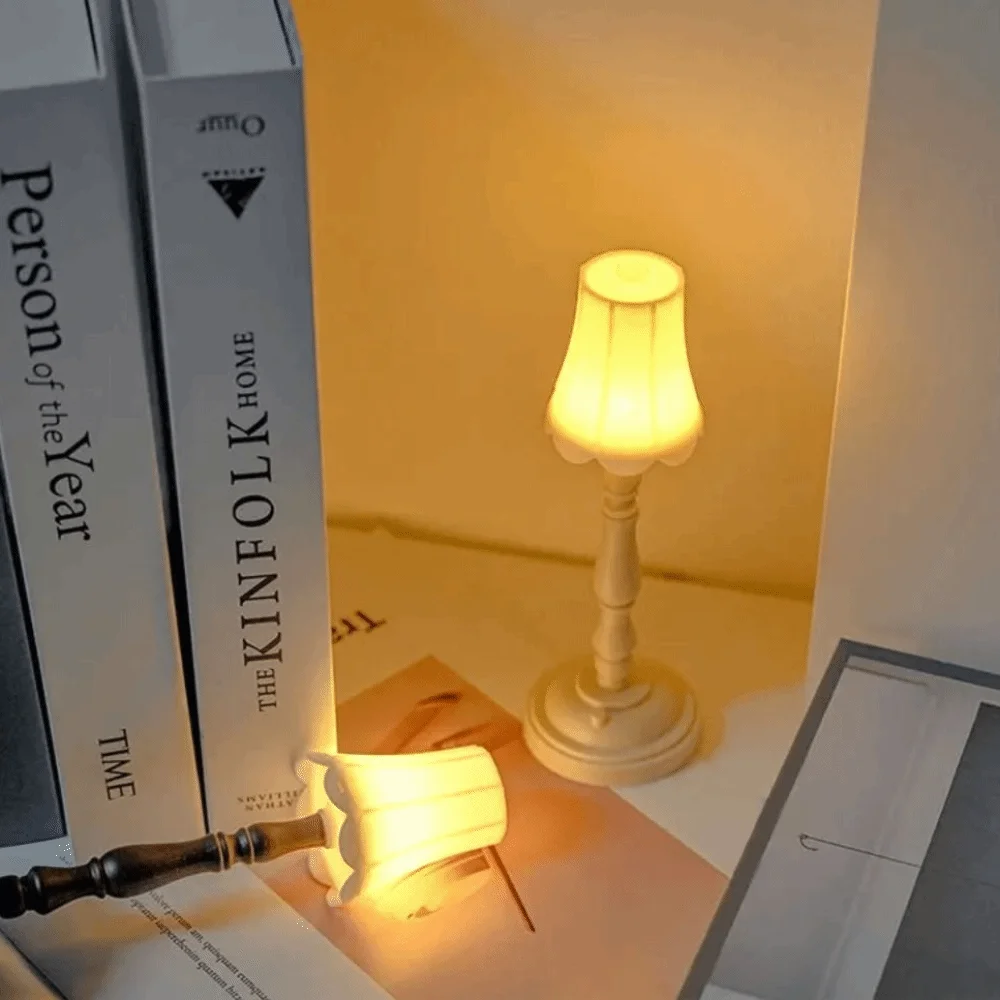 White/Coffee Vintage LED Night Light Vintage Style European Table Lamp Decorative Figurine LED Night Light