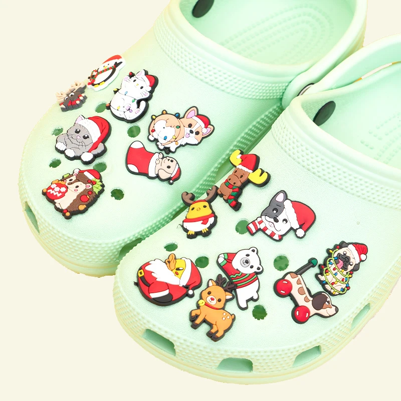 จี้รองเท้าลายคริสต์มาส 1/25 ชิ้น น่ารัก รูปสัตว์ คริสต์มาส สุนัข แมว กวาง ตกแต่งรองเท้า สำหรับผู้หญิง ผู้ชาย ติดรองเท้าแบบคล็อก ของขวัญวันหยุด