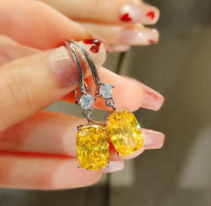 Luxurious European-style yellow diamond earrings with high-carat diamond ear hooks, suitable for all occasions for women.