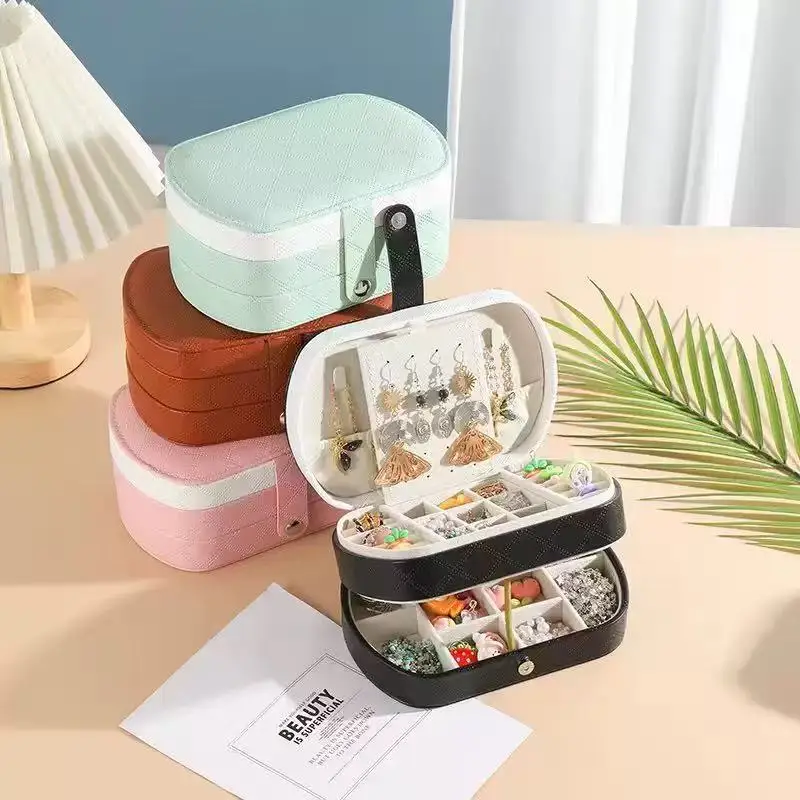 

Dual-tone Portable Travel Jewelry Box, Designed Specifically for Storing Rings, Pendants, Earrings, Necklaces, and Bracelets. Th