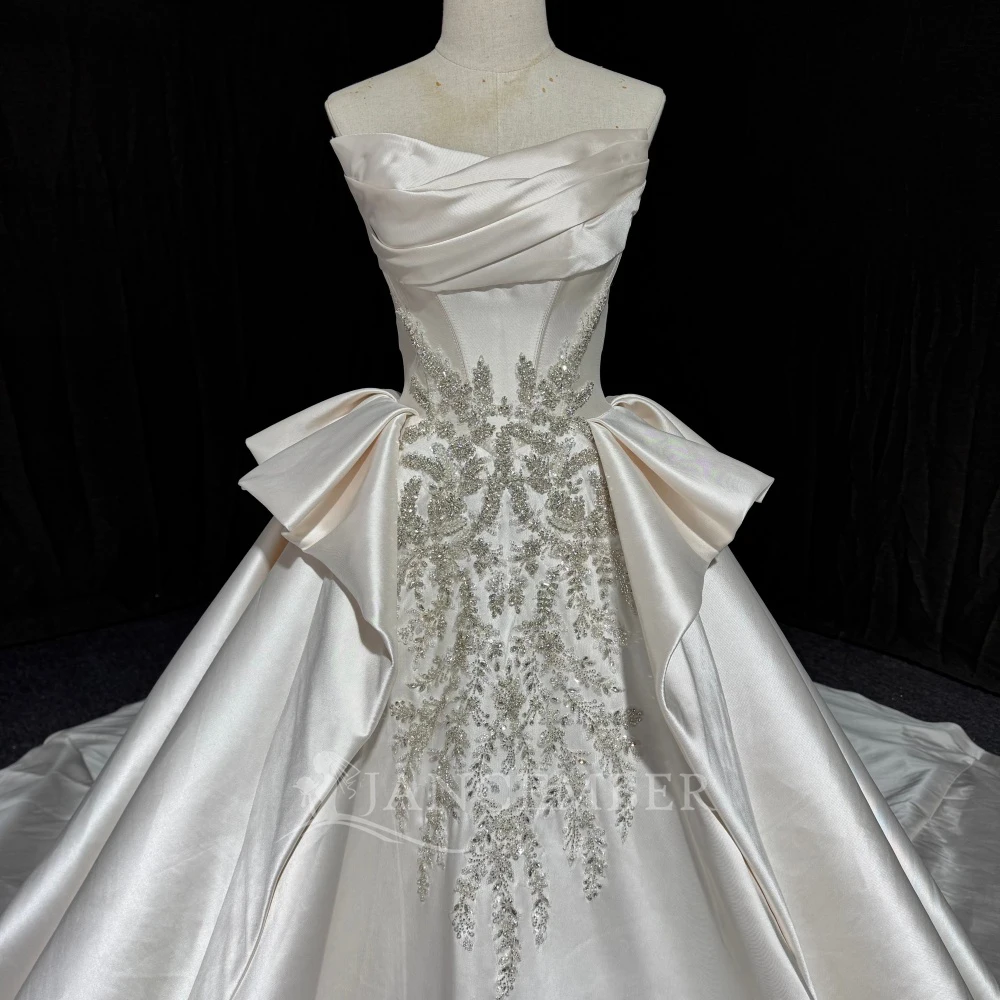 ノースリーブのボールガウンウェディングドレス2025、ストラップレスサテン、花嫁パーティー、プリンセス、卸売、コートトレイン、カスタムメイド、ベスティード・デ・ノイバ