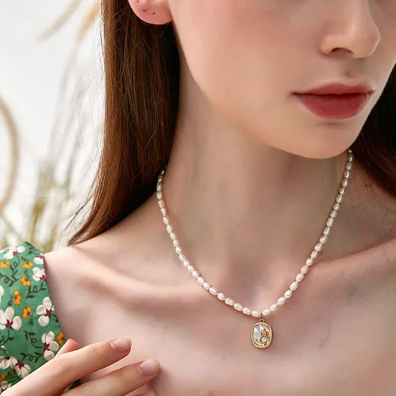 2023 Rose Pendant Clavicle Chain Pearl Necklace Female French Retro Jewelry Advanced Design Sense Women Girls Wife