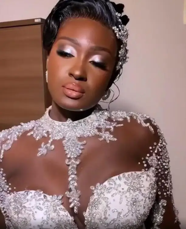 Vestido de novia personalizado árabe Aso Ebi lujoso con cuentas de cristales, cuello transparente, niveles de Organza, chica negra africana, vestido de novia sirena