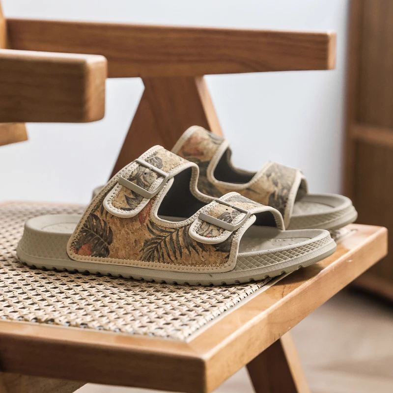 

Summer Clogs Men's Outdoor Beach Anti-slip Breathable Slippers Men Beach Comfortable Lightweight Casual Sandals Men Shoes