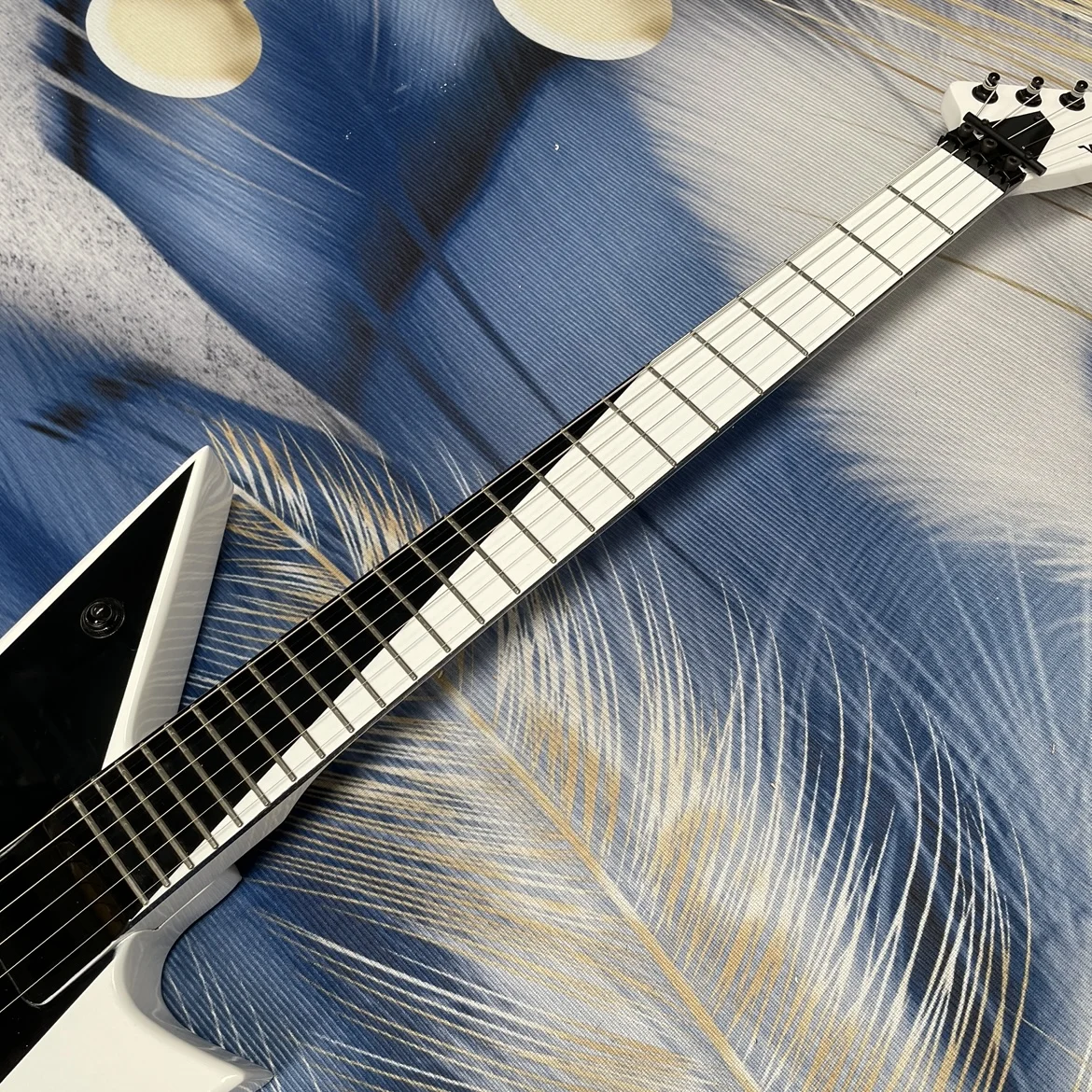 Chitarra elettrica bianca a 6  - Electric Guitar Beginner recensione e prezzo