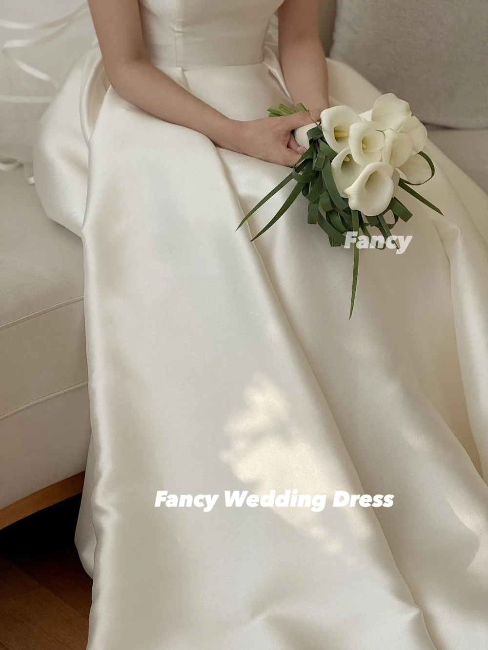 Abito da sposa elegante con scollo quadrato, linea ad A, abito da sposa in morbido raso, senza maniche, corsetto posteriore personalizzato