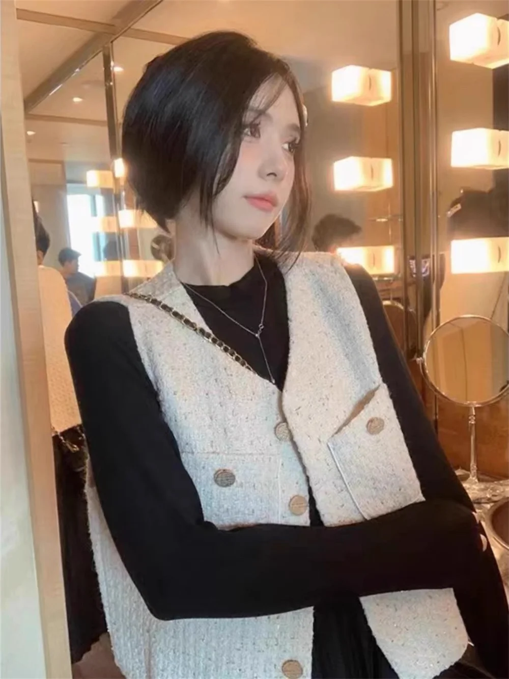 

Xiaoxiangfeng Classic Vest Women's Style Spring and Autumn 2025 New Stylish High-end Suit with Small Horse Clip Sleeveless Vest