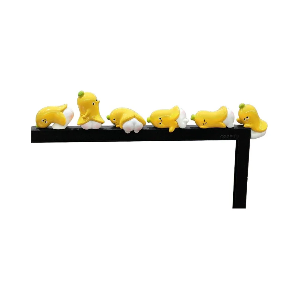 Resin-Made Banana Desk Ornament with Balanced Center of Gravity for Stable Positioning on Monitor Frames or Flat Desks
