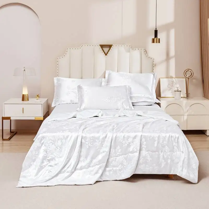 

2025 new light luxury silky jacquard summer quilt solid color simple summer quilt four-piece set smooth and machine washable