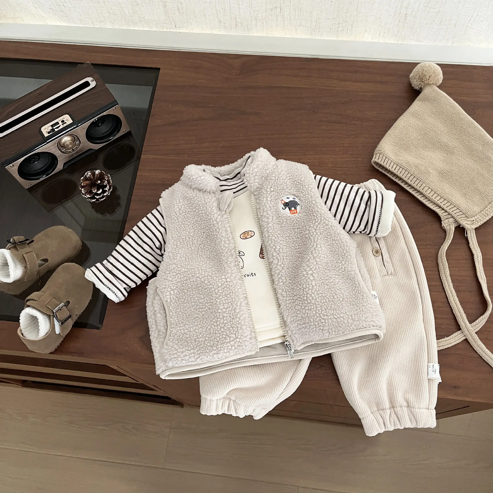 سترة صوف للأطفال والرضع لشتاء 2025 سترة صوف سميكة دافئة لحديثي الولادة من البنات والأولاد صدرية مخملية مطرزة للأطفال البنات طقم من الصوف #2