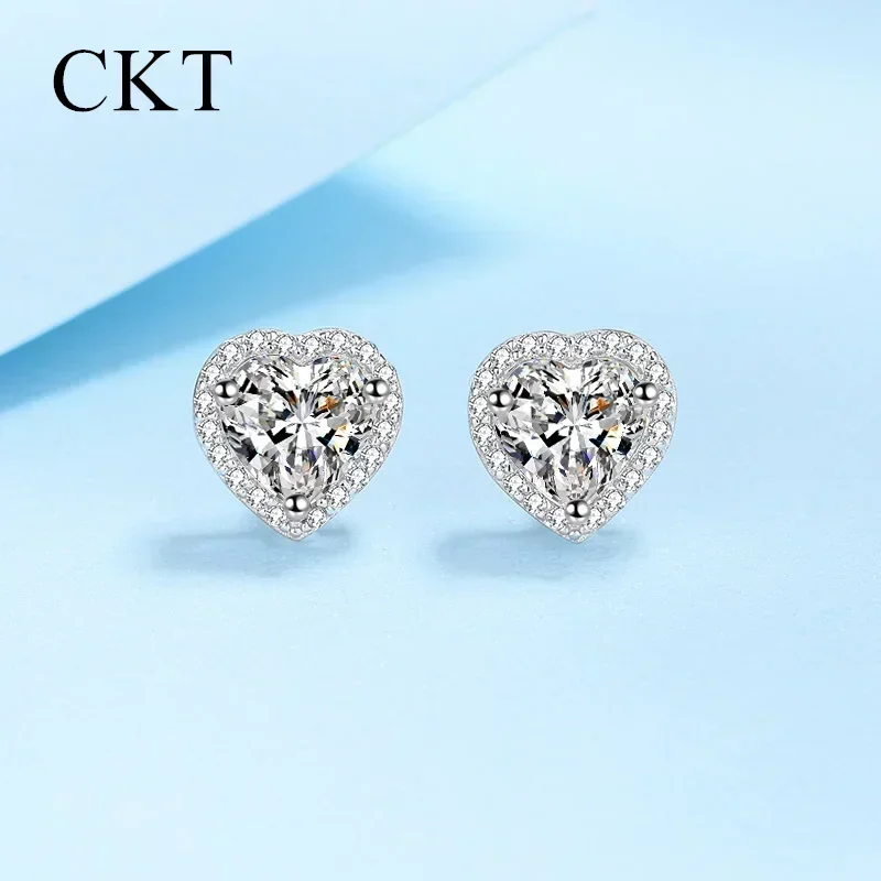 

18K White Gold Love Stud Earrings for Women Heart-shaped Moissanite Diamond Earrings Pt950 Platinum Delicate Wedding Jewelry