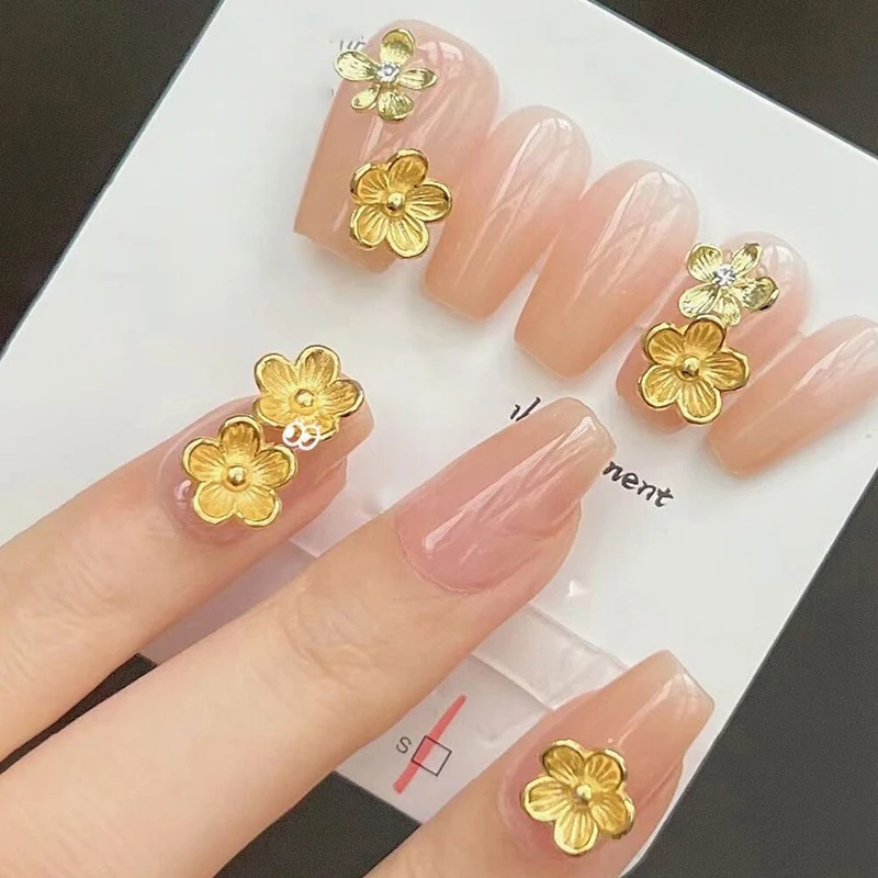 50ชิ้น3D ศิลปะการตกแต่งเล็บอัลลอยรูปดอกไม้สีทองเครื่องประดับเล็บทองชิ้นส่วนโลหะสำหรับตกแต่งเล็บ