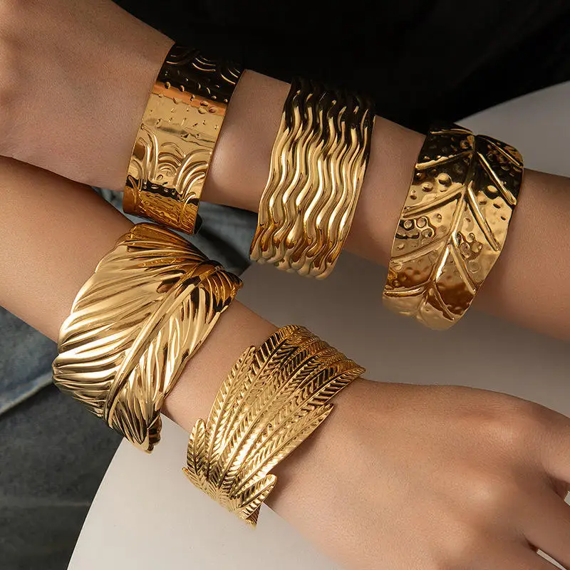 Vintage-Armband für Damen, vergoldet, Edelstahl, Manschettenarmband, Textur, Blatt-Pflanzen-Design, wasserdicht, verstellbar, offener Armreif für Damen