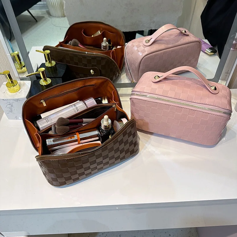 

New Upgrade PU Fixed lining Women's Large Capacity Portable Cosmetic Bag Shiny PU Leather Waterproof Makeup Bag With Handle